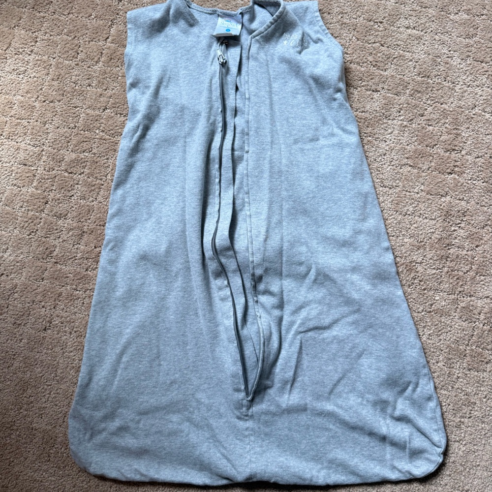Halo Sleepsack with zip closure - size medium 6-12 month ⭐️⭐️